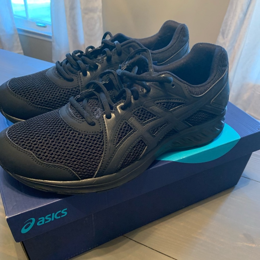 Men’s ASIC tennis shoes size 11 1/2 (4E)